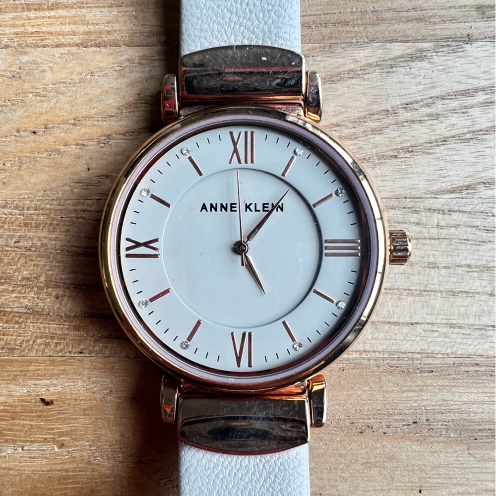 Anne Klein ladies rose gold tone cream colored dress watch NEW BATTERY